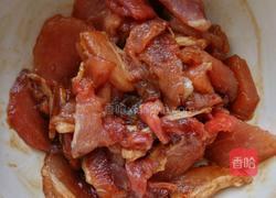 香菇炒肉的做法图解3