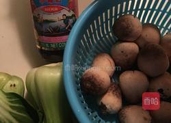 蚝油草菇的做法图解1