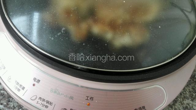 怕不熟的，可以煎一会儿，盖上锅盖闷一会，要来回勤翻面，不要煎糊！