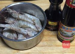 蚝油煮虾的做法图解1