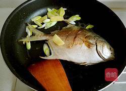 家常红烧鱼的做法图解7