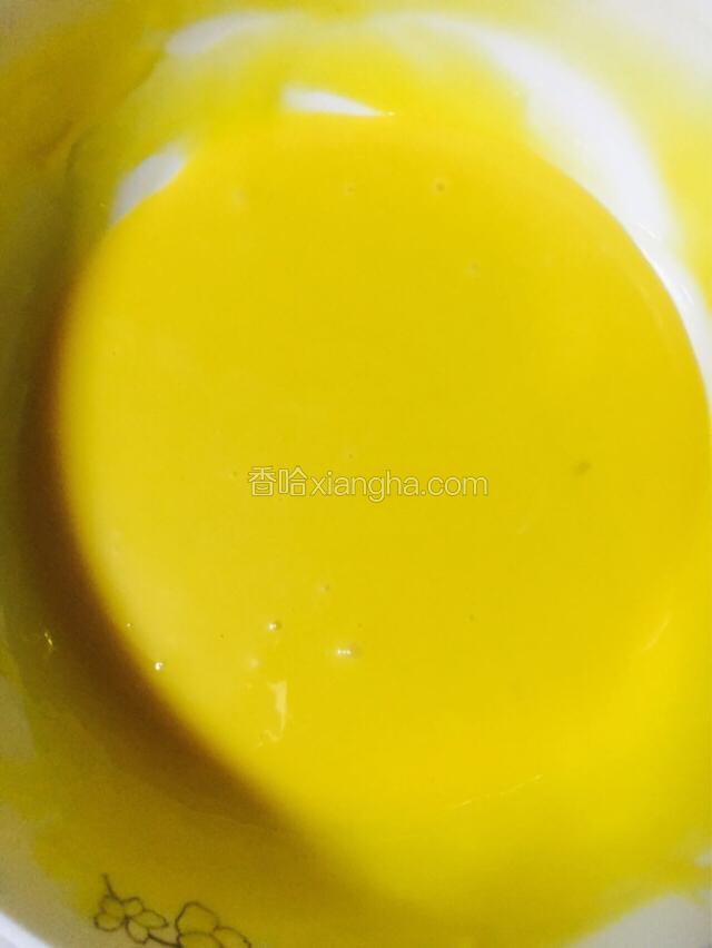 搅拌至蛋黄糊备用!