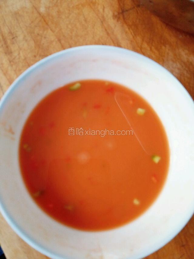 葱姜末 番茄 盐 白醋 生抽 白糖 淀粉加清水半碗调成汁