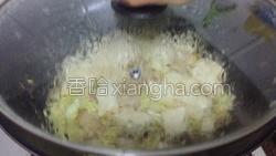 加入适量的盐和鸡精