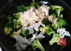 蚝油银耳西兰花的做法图解6