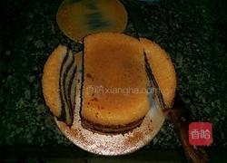 卡通车型生日蛋糕的做法图解2