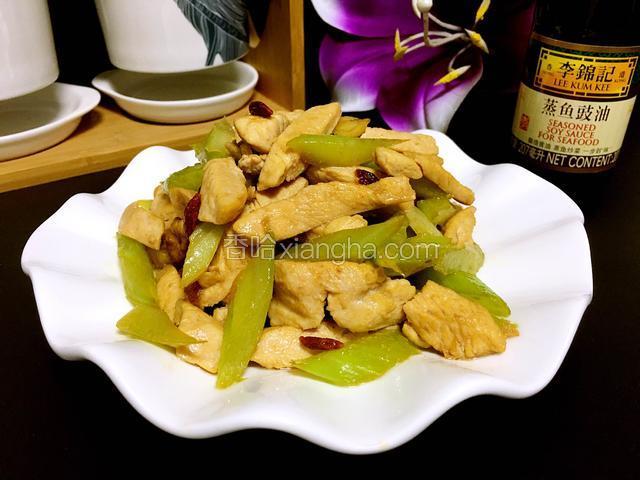 西芹核桃仁炒鸡胸