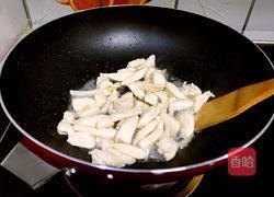 西芹核桃仁炒鸡胸的做法图解3