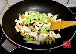 西芹核桃仁炒鸡胸的做法图解7