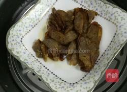 荷兰豆炒腊肠的做法图解2