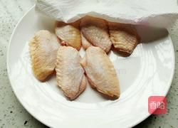 蚝油蜂蜜鸡翅的做法图解1