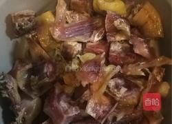 信阳家常香菇炖腊鸡的做法图解1