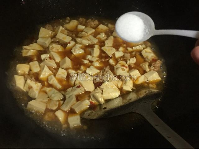 加入适量盐，鸡精