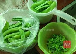 荷兰豆炒肉的做法图解1