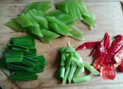 莴笋炒腊肉的做法图解2