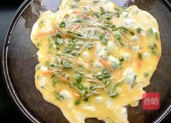 香椿苗鸡蛋饼的做法图解7