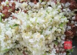 炸肉丸子的做法图解2