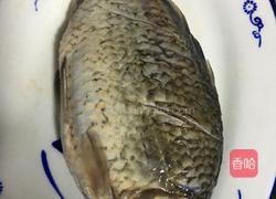 糖醋鲫鱼的做法图解1