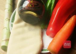 豆腐皮拌三丝的做法图解1