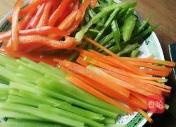 豆腐皮拌三丝的做法图解3