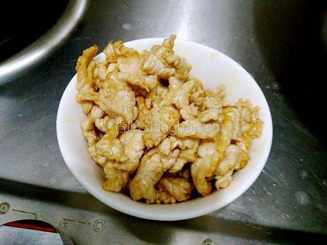 起锅装碗里备用