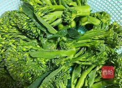 脆肉爆炒西兰花的做法图解2