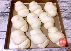 Illustration of how to make ham sausage bread 15