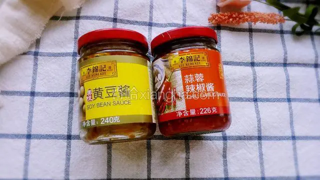 李锦记黄豆酱，李锦记蒜蓉辣椒酱备用！