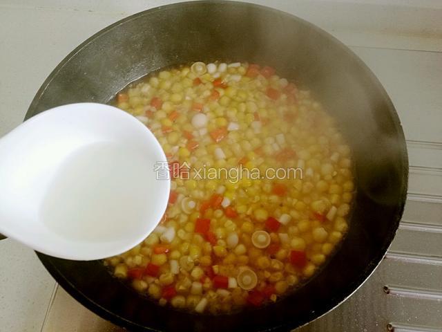 再以水淀粉勾芡。