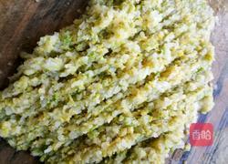 猪肉白菜虾肉饺子的做法图解4