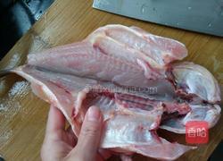 豉油蒸鲈鱼的做法图解2