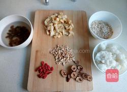 燕麦香蕉果仁粥的做法图解1