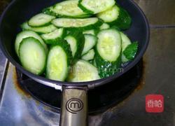 青瓜炒虾仁的做法图解2