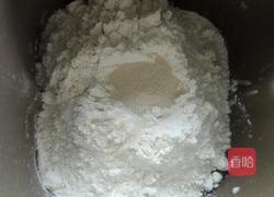 淡奶油芝士面包的做法图解2