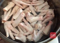 蒜香鸡爪的做法图解1