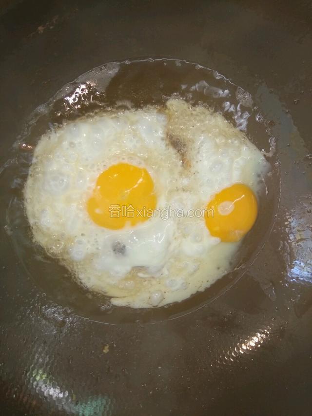 先煎好雞蛋，