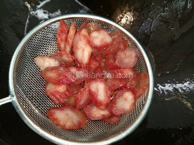 臘腸隔離略炸一下，