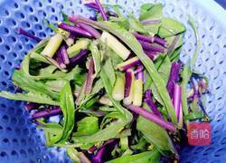 清炒红油菜苔的做法图解1