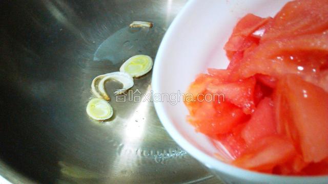 放入番茄