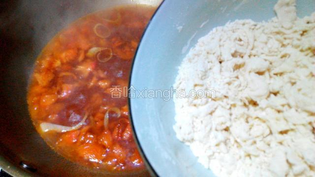 水开后将面疙瘩撒入