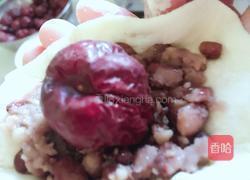 红豆包、烤肠卷的做法图解3