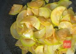 番茄酱炒西葫芦的做法图解4