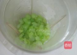 蜂蜜牛奶芹菜汁的做法图解4