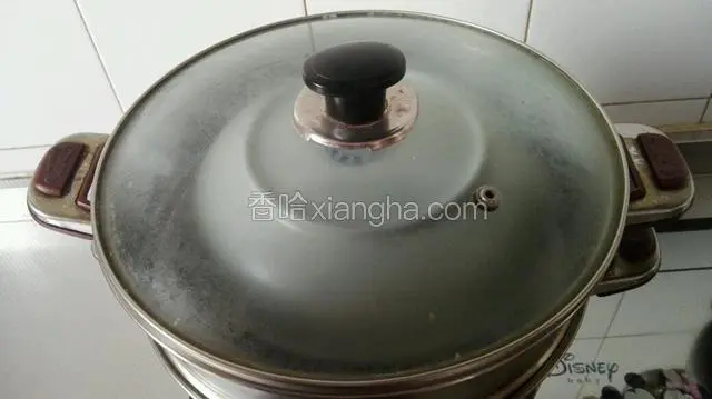 扣上盘子，大火蒸十五分钟。