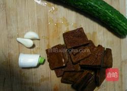 凉拌黄瓜豆腐干的做法图解1