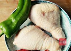 酸辣鸡丁的做法图解1