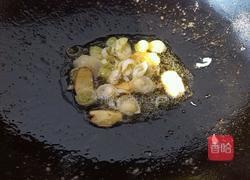 胡萝卜青笋木耳炒肉片的做法图解6