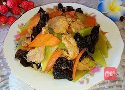 胡萝卜青笋木耳炒肉片的做法图解9
