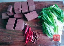 蒜苗羊血的做法图解1