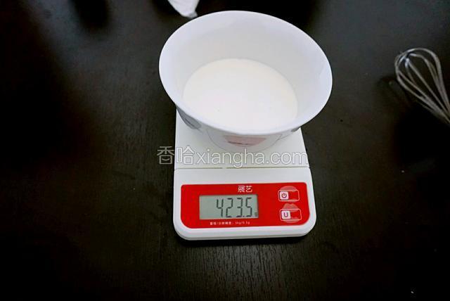 将各个食材按照克数称好。